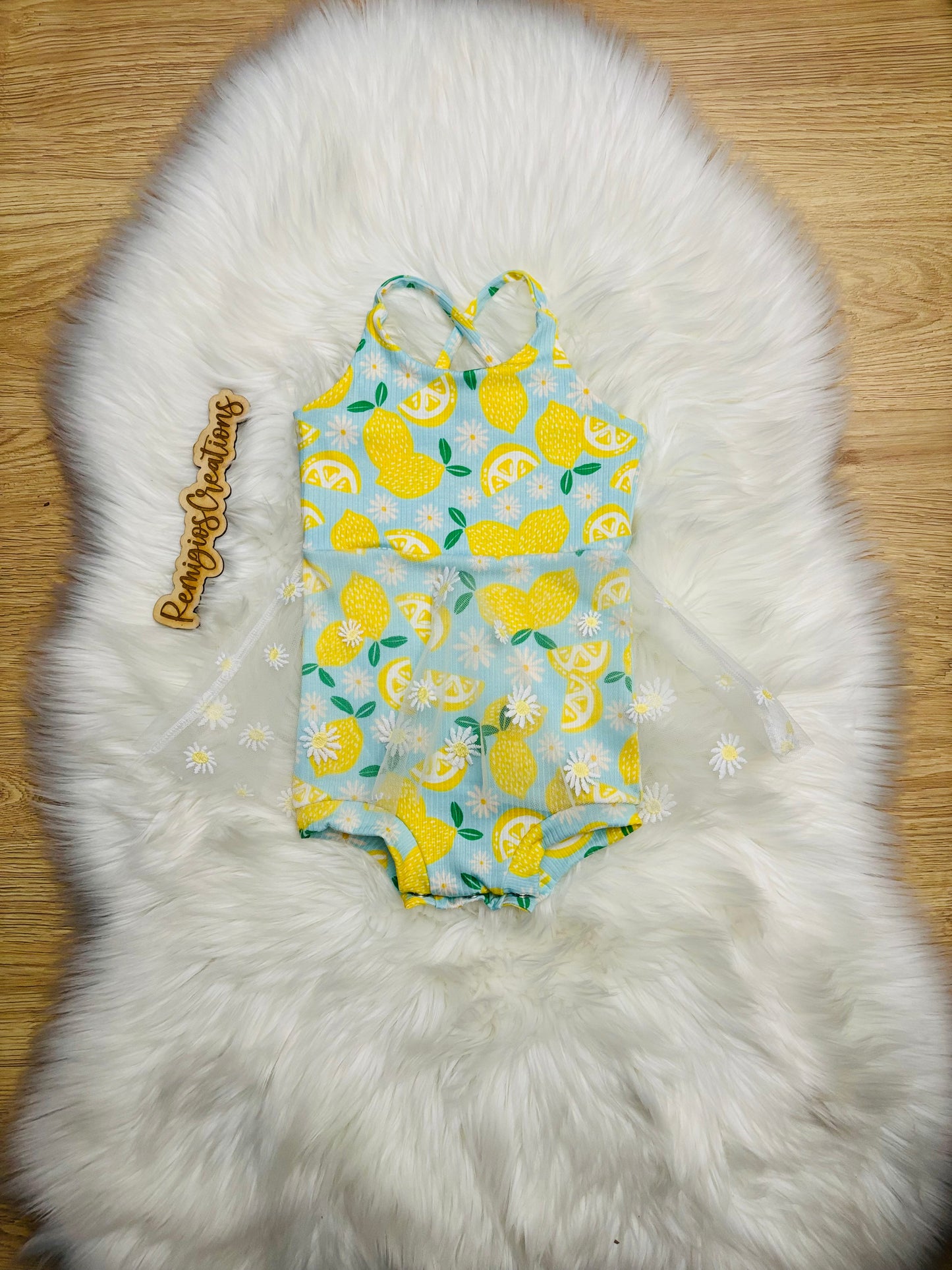 Lemon Daisy Lace Cross-strap Brielle